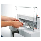 Massicot manuel professionnel A3 4305 avec pieds support IDEAL — Changement de lame