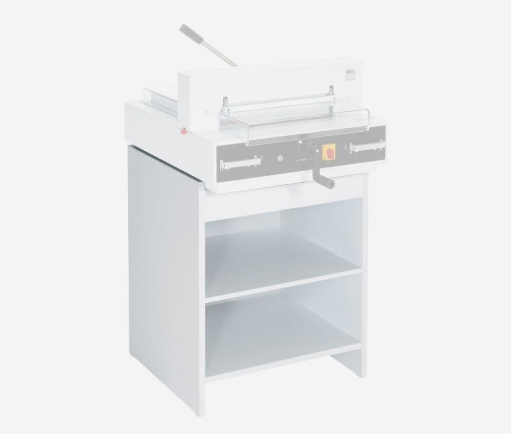 Grâce à son meuble support, le massicot électrique 4315 IDEAL bénéficie d'une hauteur de travail confortable et d'un espace de stockage pour les accessoires de coupe.