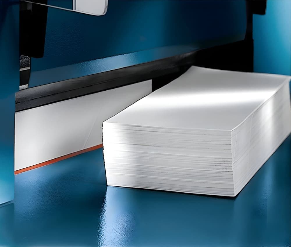 Découpe d'une importante épaisseur de papier avec le massicot manuel 848 DAHLE.
