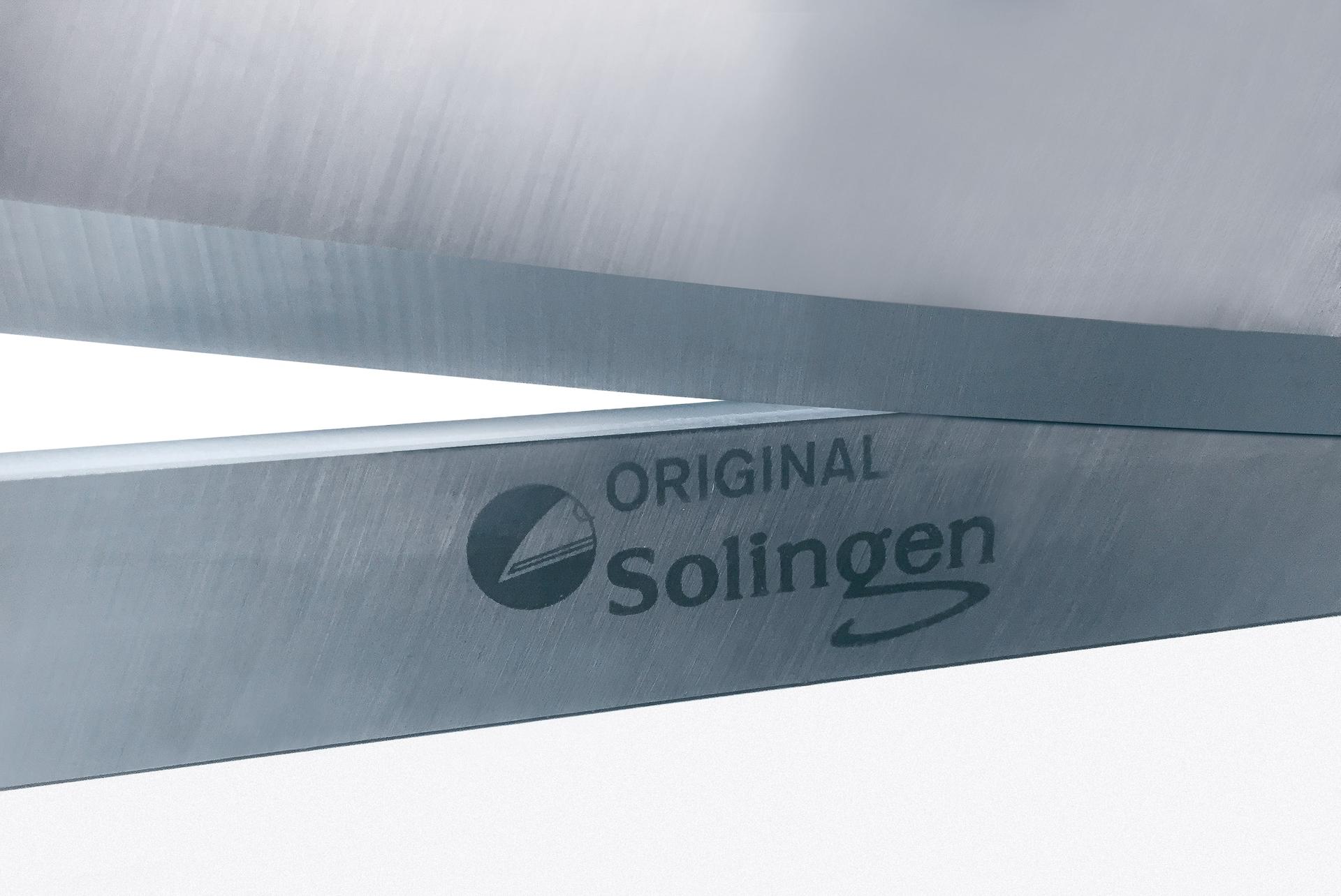 Gros plan d'une lame gravée « Original Solingen »